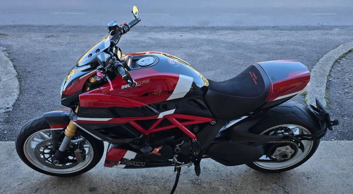 Ducati Diavel 1200 (2010 - 13) (7)