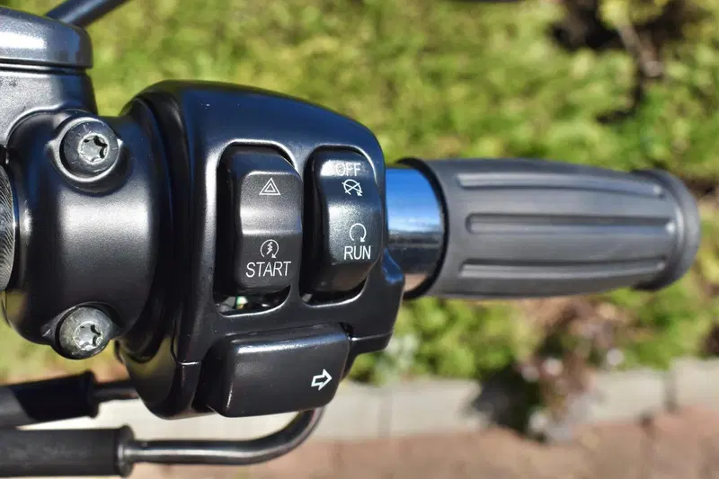 Harley-Davidson 1690 Wide Glide (2010 - 17) - FXDWG (17)