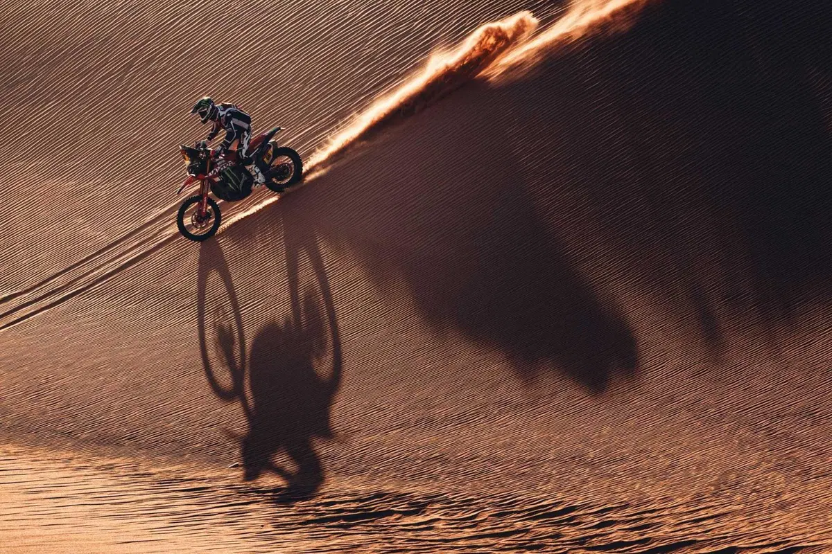 Dakar 2026. T10. Moto, incidente a Sanders, ora è Brabec VS Benavides. Auto, trappola di navigazione, Al Attiyah sottoscrive (7)
