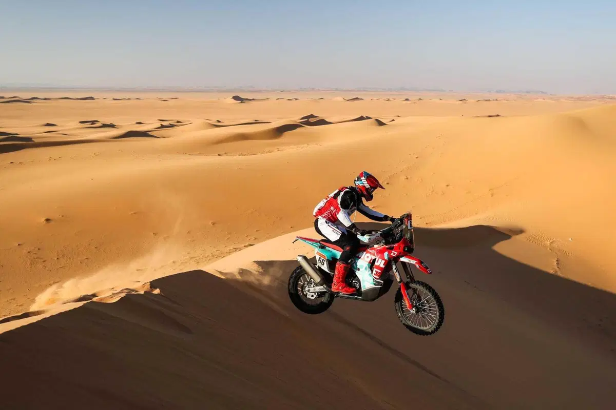 Dakar 2026. T10. Moto, incidente a Sanders, ora è Brabec VS Benavides. Auto, trappola di navigazione, Al Attiyah sottoscrive (10)