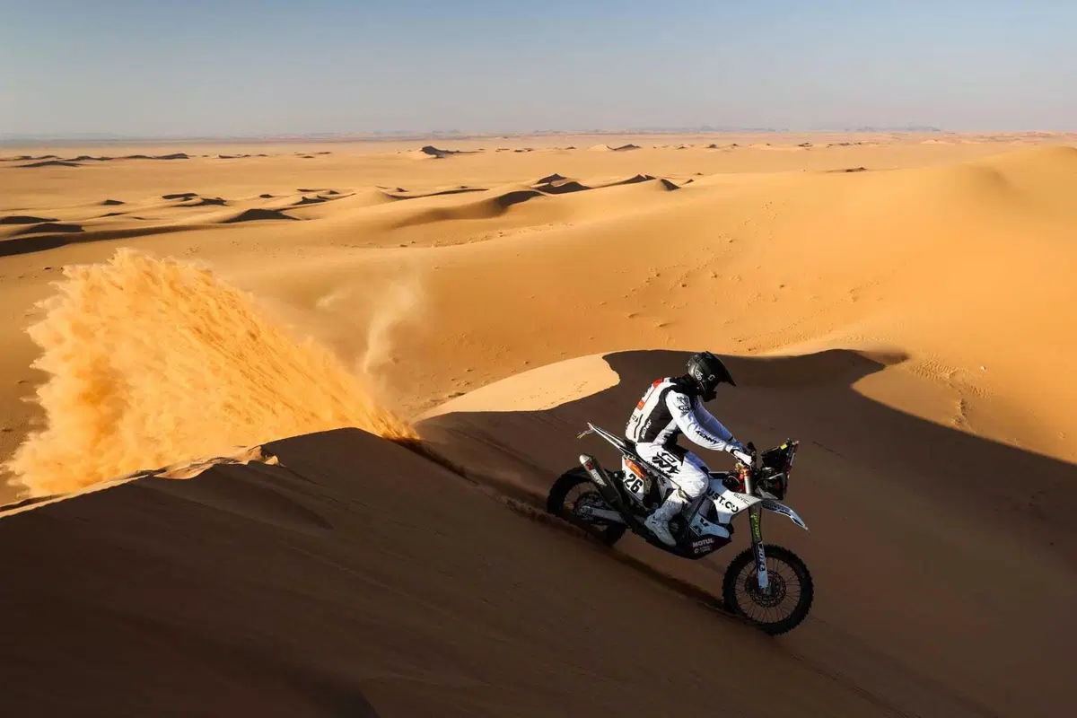 Dakar 2026. T10. Moto, incidente a Sanders, ora è Brabec VS Benavides. Auto, trappola di navigazione, Al Attiyah sottoscrive (11)