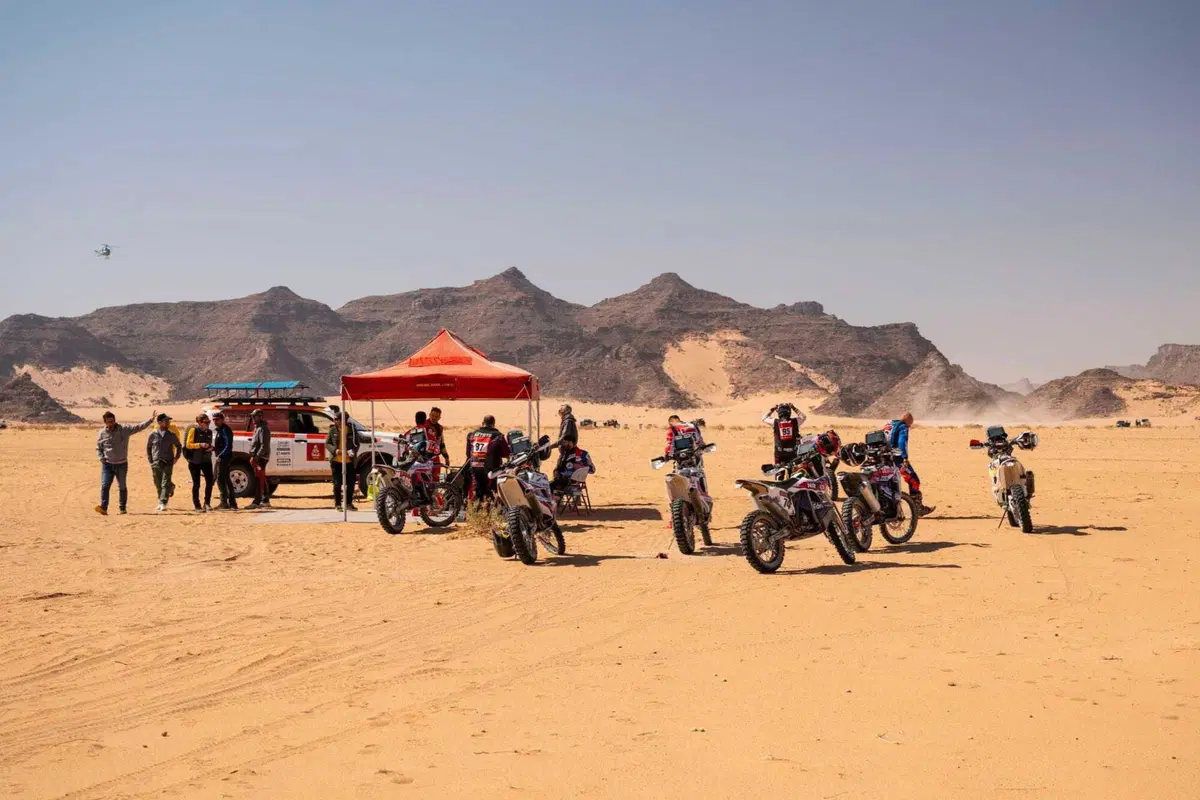 Dakar 2026. T10. Moto, incidente a Sanders, ora è Brabec VS Benavides. Auto, trappola di navigazione, Al Attiyah sottoscrive (3)