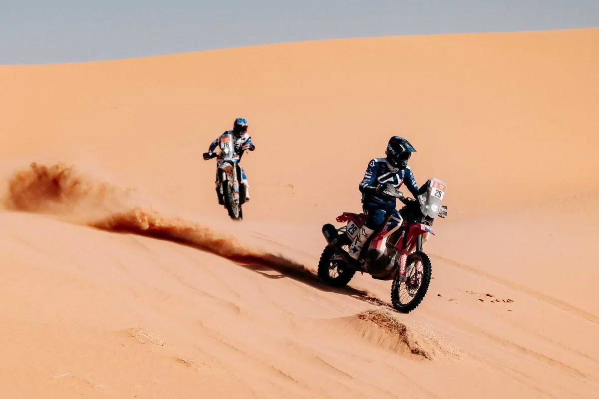 Dakar 2026. T10. Moto, incidente a Sanders, ora è Brabec VS Benavides. Auto, trappola di navigazione, Al Attiyah sottoscrive (18)