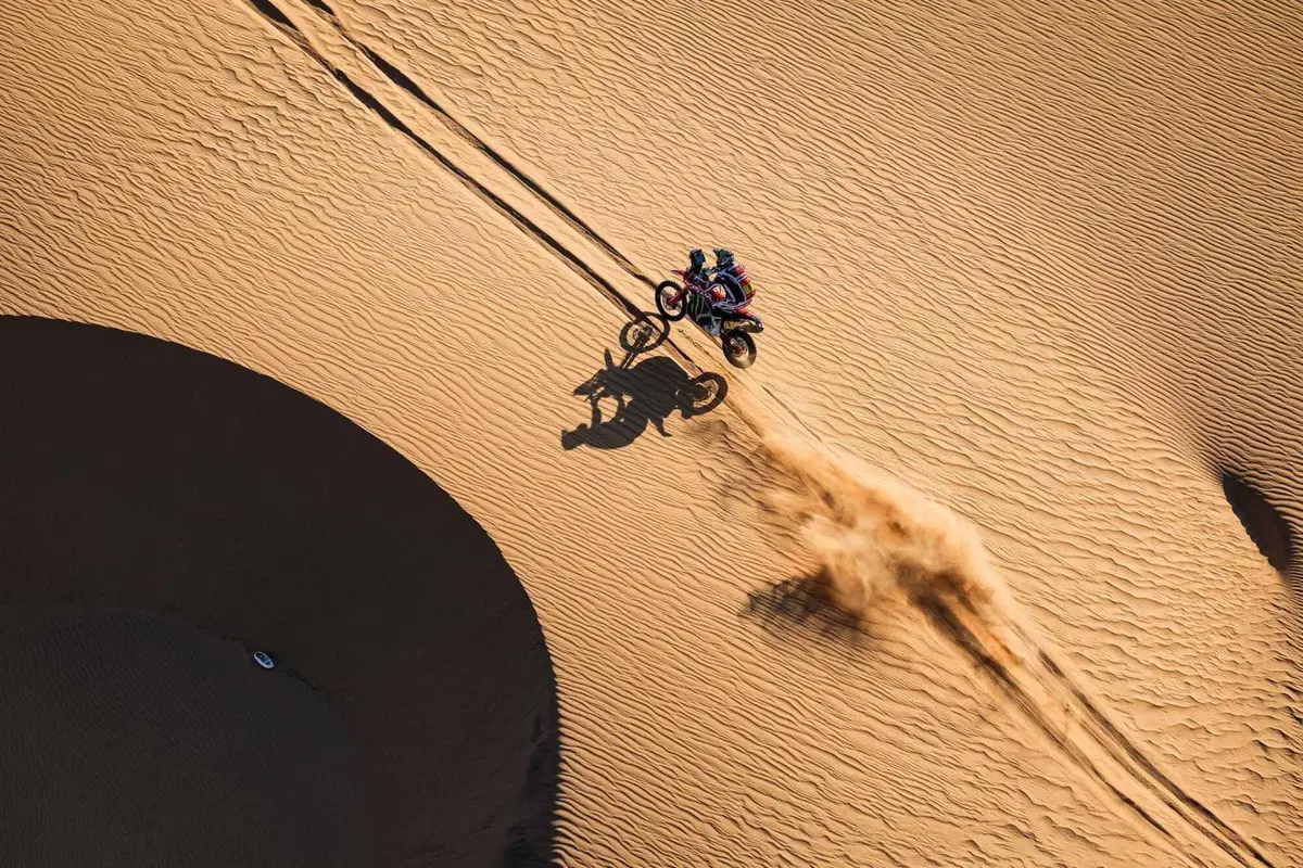 Dakar 2026. T10. Moto, incidente a Sanders, ora è Brabec VS Benavides. Auto, trappola di navigazione, Al Attiyah sottoscrive (22)