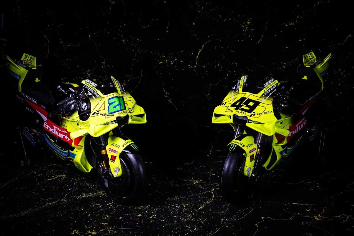 MotoGP 2026. Svelata la nuova livrea del team VR46: addio al colore bianco, spazio al nero [GALLERY]