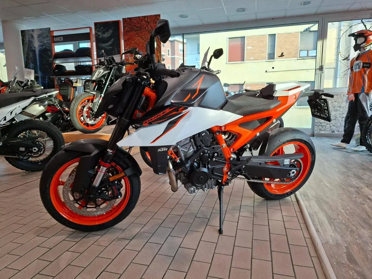 KTM 990 Duke R (2026)