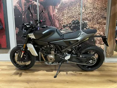 Husqvarna Svartpilen 801 (2024 - 26) usata