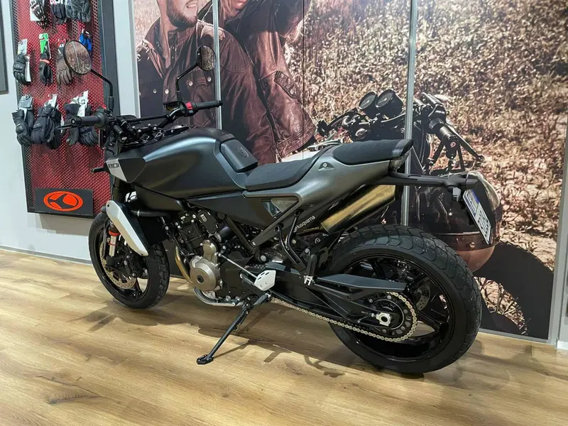 Husqvarna Svartpilen 801 (2024 - 26) (4)