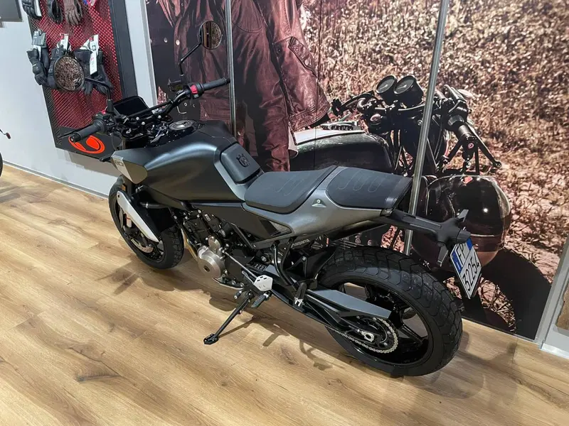 Husqvarna Svartpilen 801 (2024 - 26) (5)