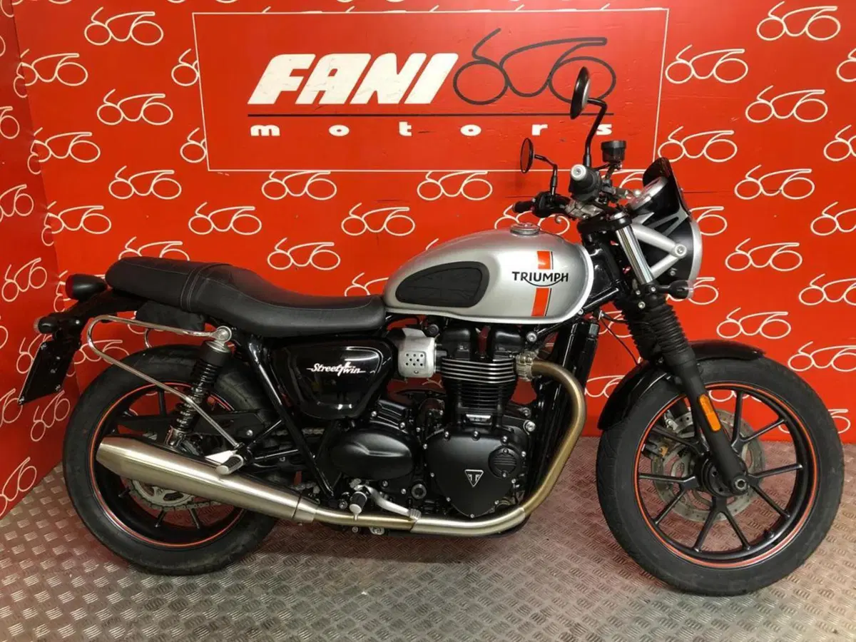 Triumph Street Twin 900 (2016)