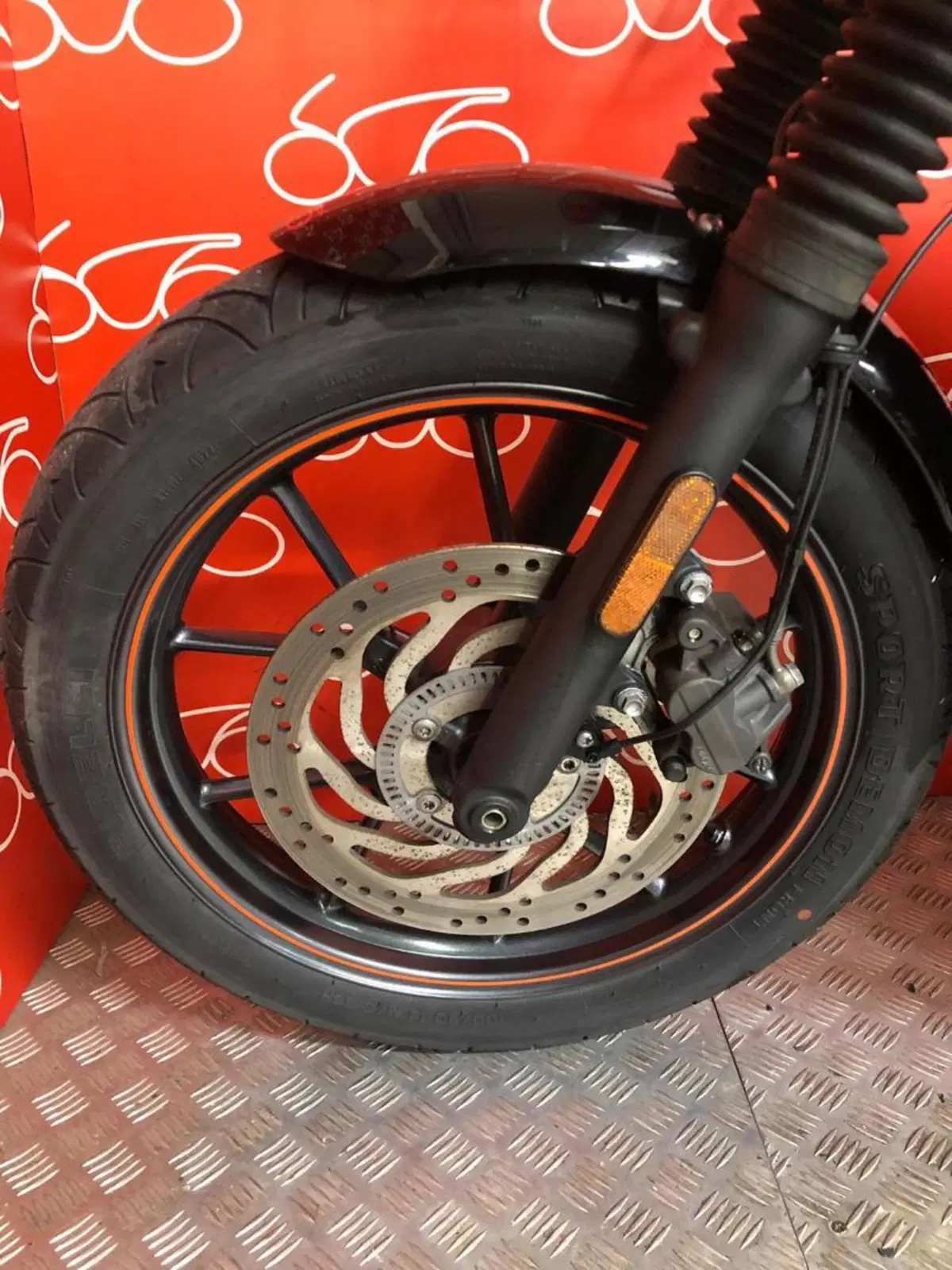 Triumph Street Twin 900 (2016) (6)