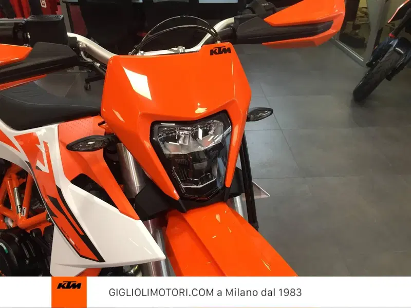 KTM 690 Enduro R (2026) (8)