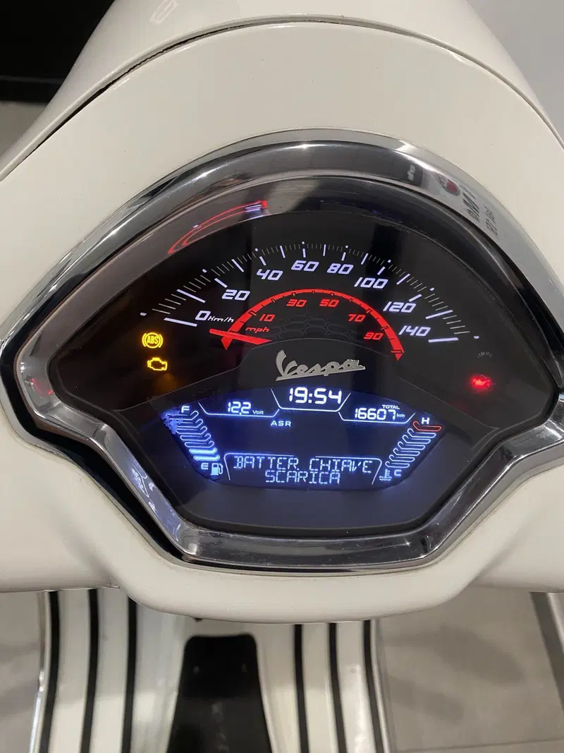 Vespa GTS 300 Super (2023 - 24) (3)