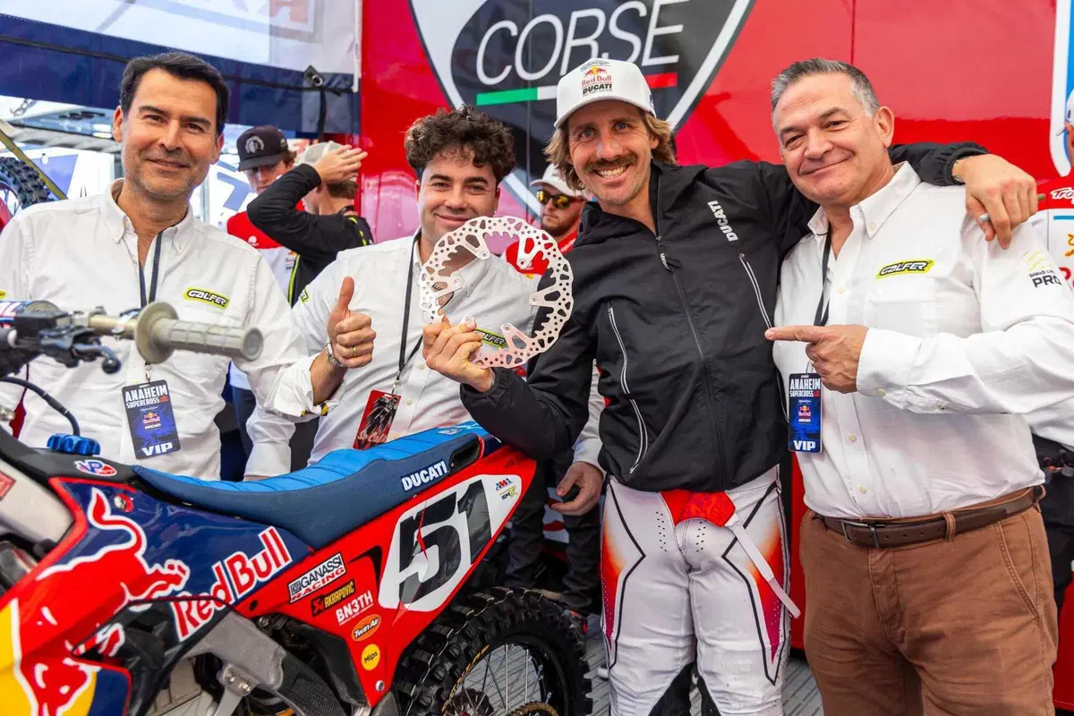 Galfer debutta nell’AMA Supercross 2026 ad Anaheim con Ducati e Troy Lee Designs