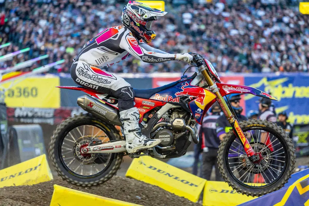 Galfer debutta nell’AMA Supercross 2026 ad Anaheim con Ducati e Troy Lee Designs (7)