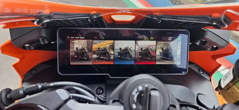 KTM 990 RC R (2026) (16)