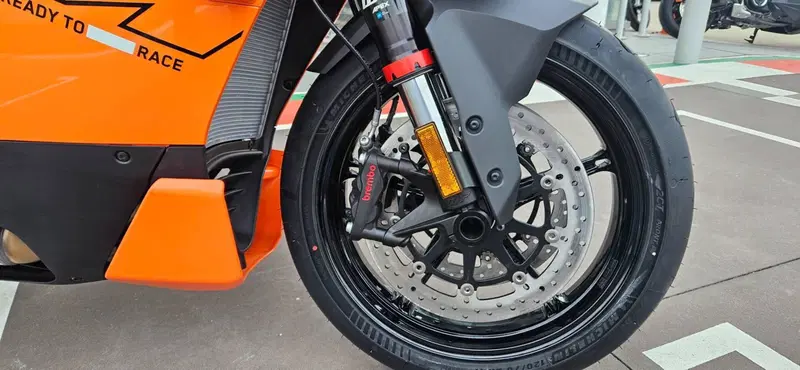 KTM 990 RC R (2026) (9)