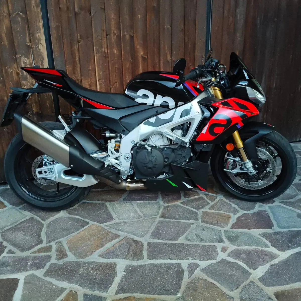 Aprilia Tuono V4 Factory (2021 - 24) (6)