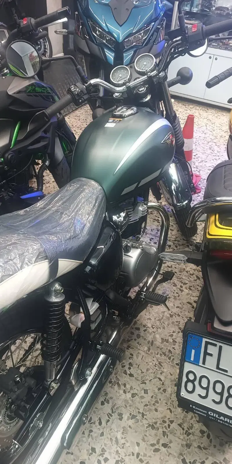 Kawasaki W 230 (2025 - 26)