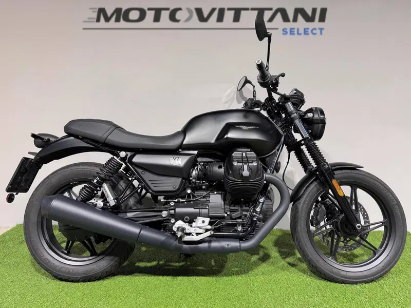 Moto Guzzi V7 Stone (2025 - 26)