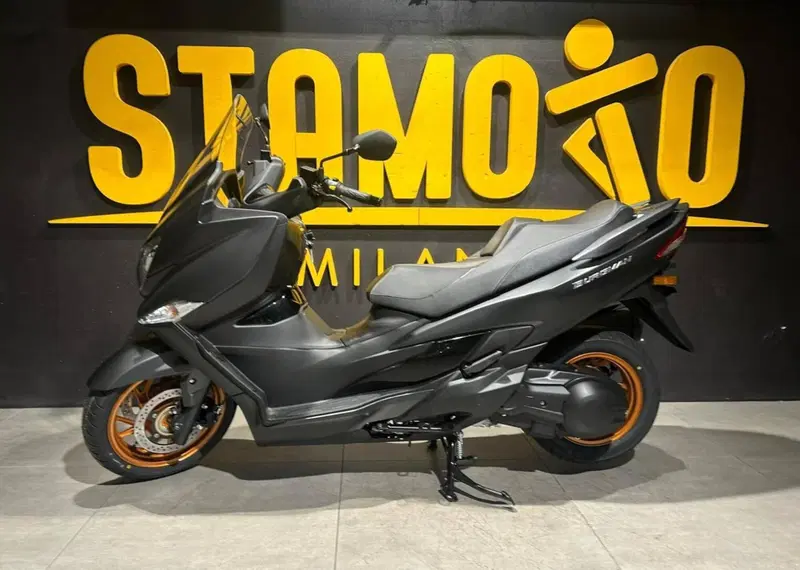Suzuki Burgman 400 (2025 - 26) (4)