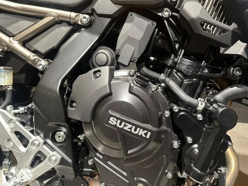 Suzuki GSX-8T (2025 - 26) (9)