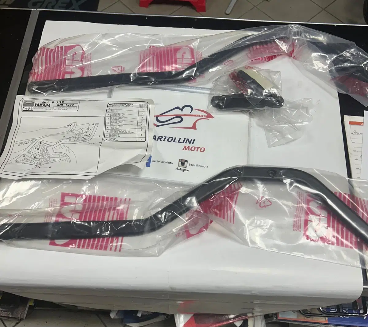 attacco laterale borsa per Yamaha XJR 1200 Givi