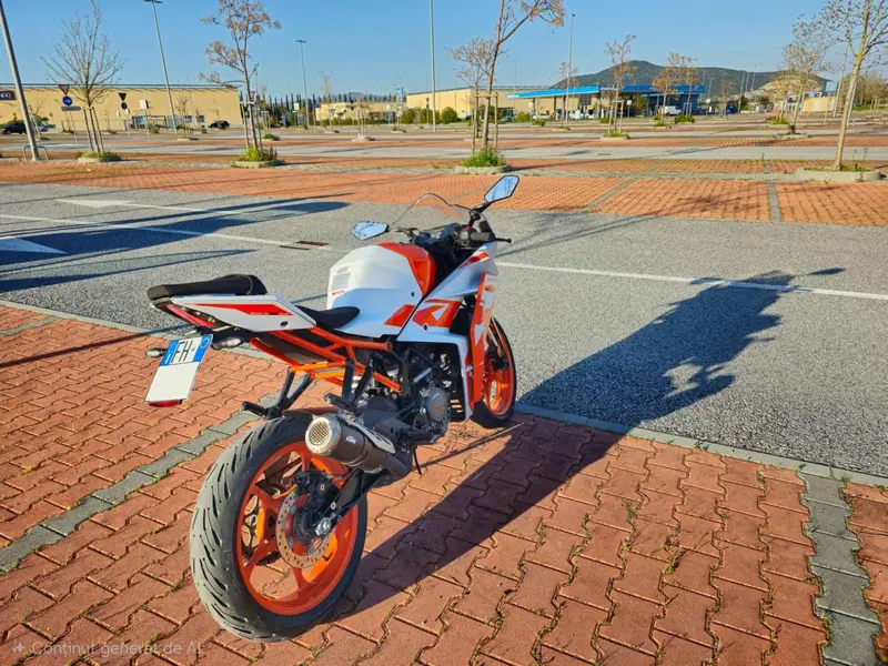 KTM RC 125 (2022 - 26) (4)