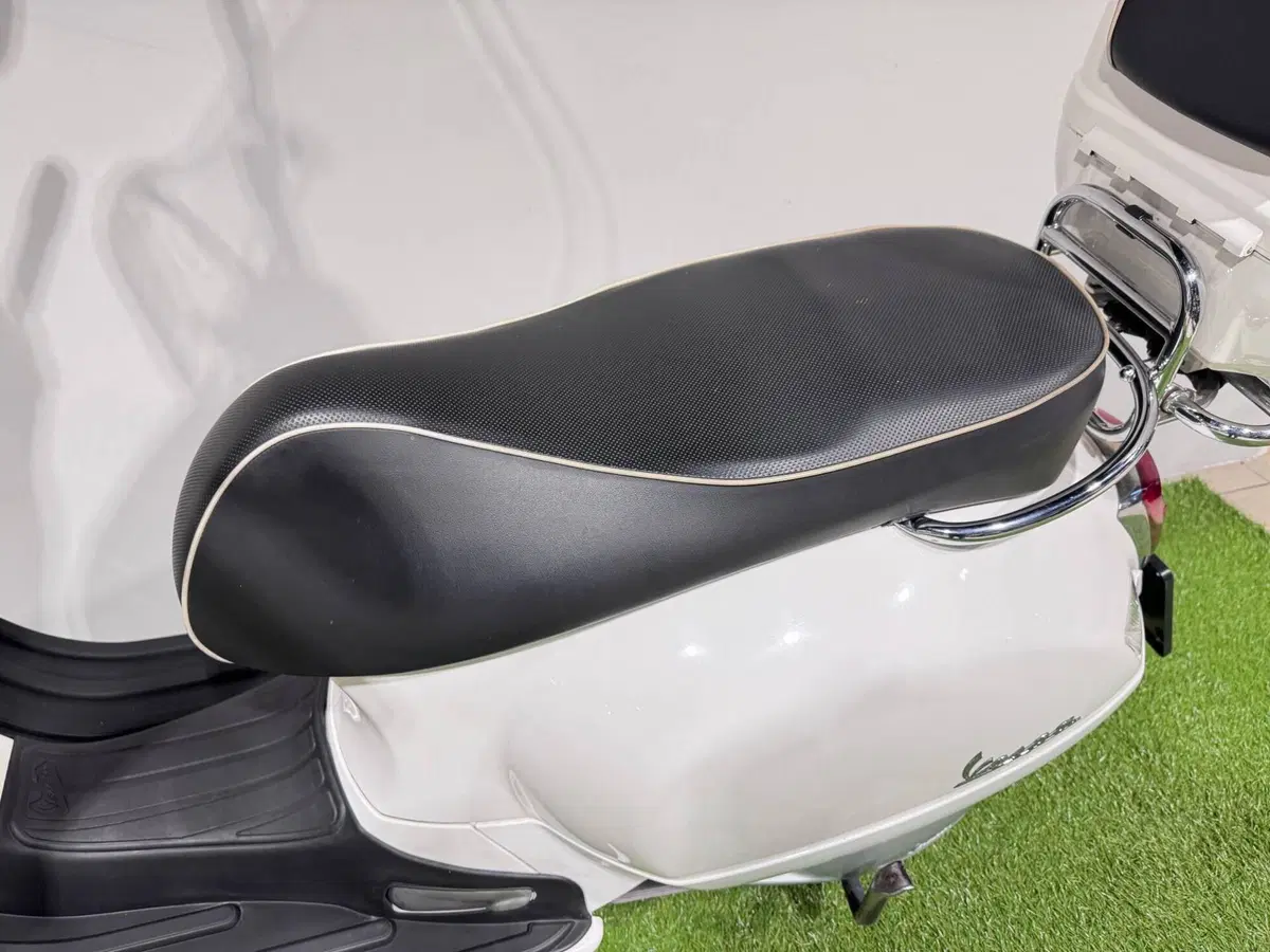 Vespa GTS 300 Super Hpe (2018 - 19) (4)