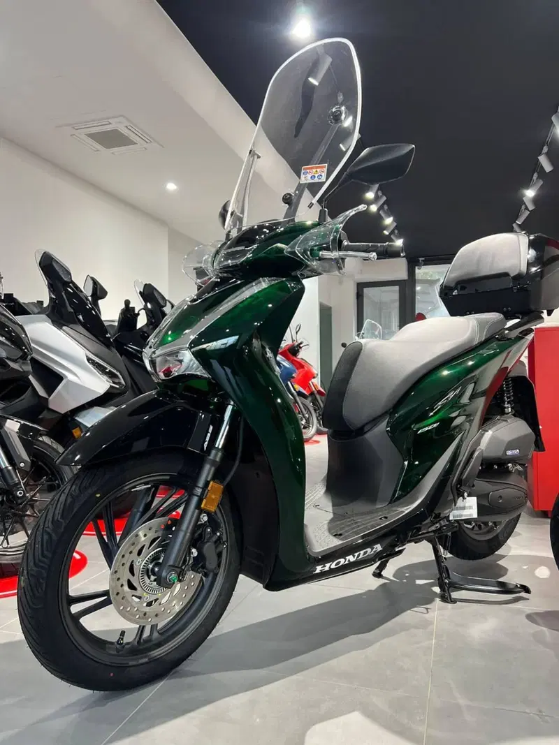 Honda SH 150i (2024 - 25) (2)