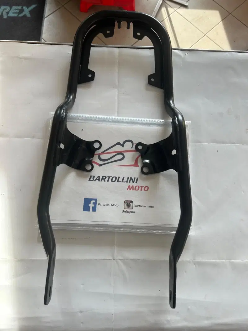 Staffa porta valigia posteriore Street Twin Triumph