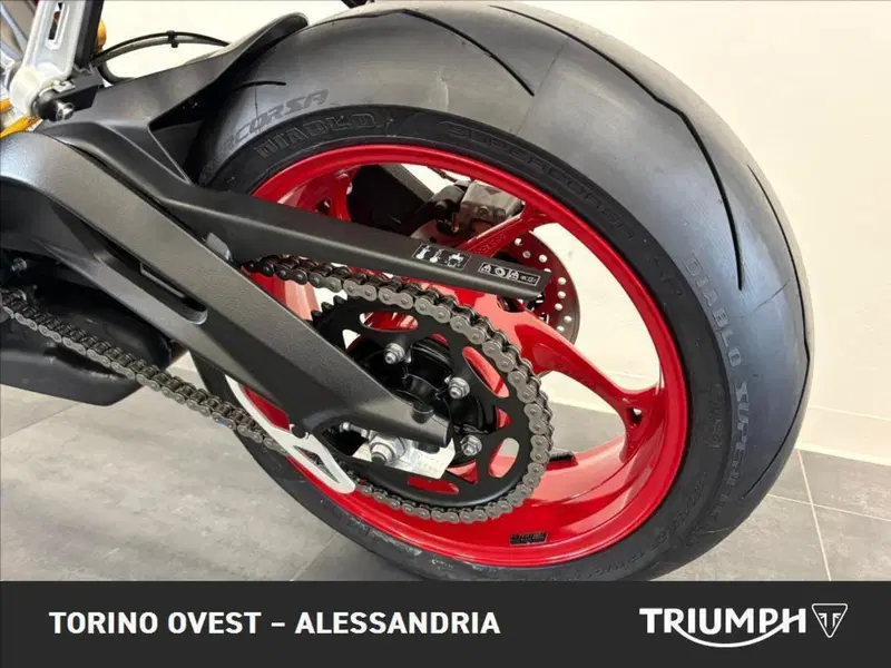 Triumph Street Triple 765 RX (2026) (8)
