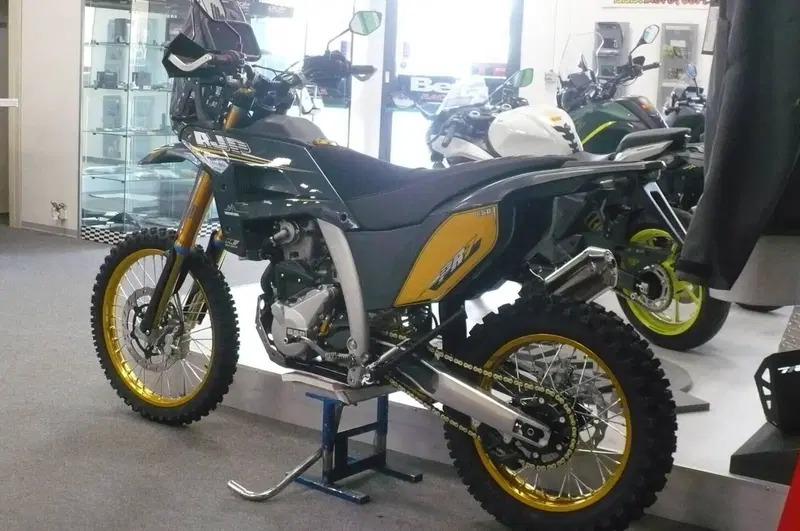 AJP PR7 650 Adventure Gold Edition (2025 - 26) (3)