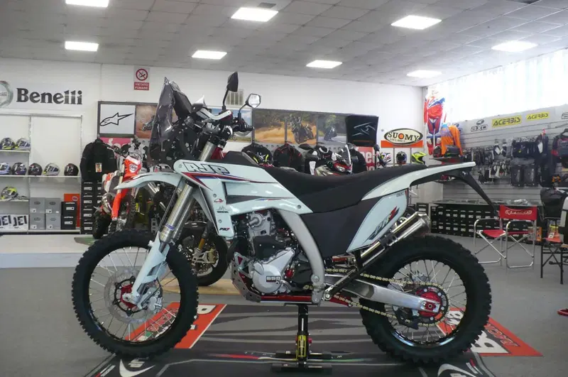 AJP PR7 650 Adventure (2025 - 26) (2)