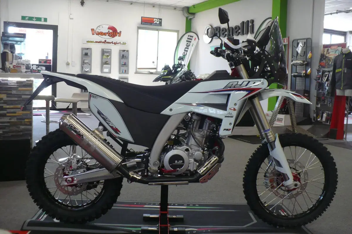 AJP PR7 650 Adventure (2025 - 26) (6)