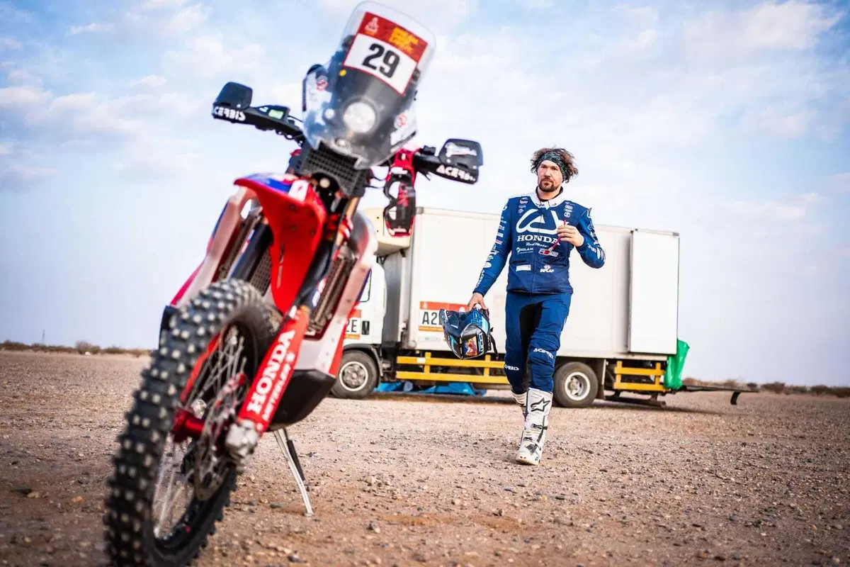 Dakar 2026. T12. Il sangue freddo di Brabec, Honda, e Al Attiyah, Dacia, la resistenza vana di Benavides, KTM, Roma e Ekstrom, Ford