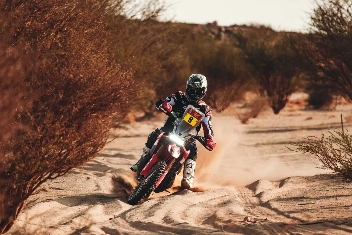 Dakar 2026. T12. Il sangue freddo di Brabec, Honda, e Al Attiyah, Dacia, la resistenza vana di Benavides, KTM, Roma e Ekstrom, Ford (5)