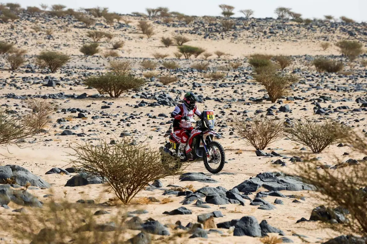 Dakar 2026. T12. Il sangue freddo di Brabec, Honda, e Al Attiyah, Dacia, la resistenza vana di Benavides, KTM, Roma e Ekstrom, Ford (9)