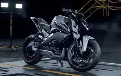 "Hey UV, cambia modalit&agrave;": la moto elettrica che parla (anche se forse nessuno gliel'ha chiesto)