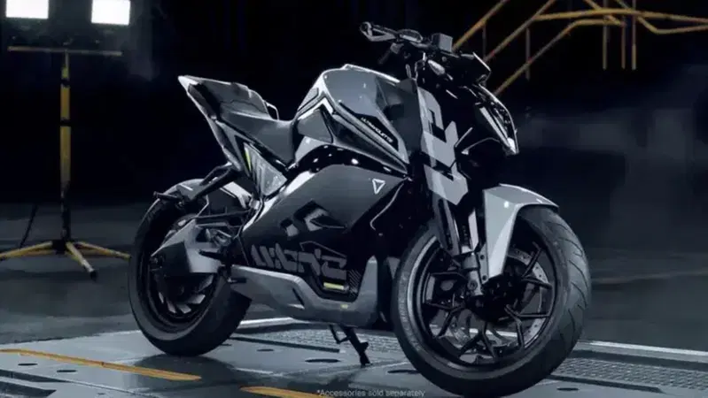 "Hey UV, cambia modalit&agrave;": la moto elettrica che parla (anche se forse nessuno gliel'ha chiesto)