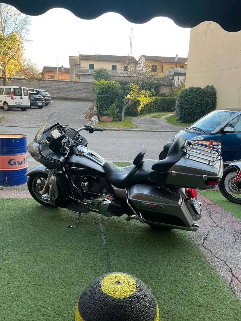 Harley-Davidson 107 Road Glide Ultra (2017 - 18) - FLTRU (4)