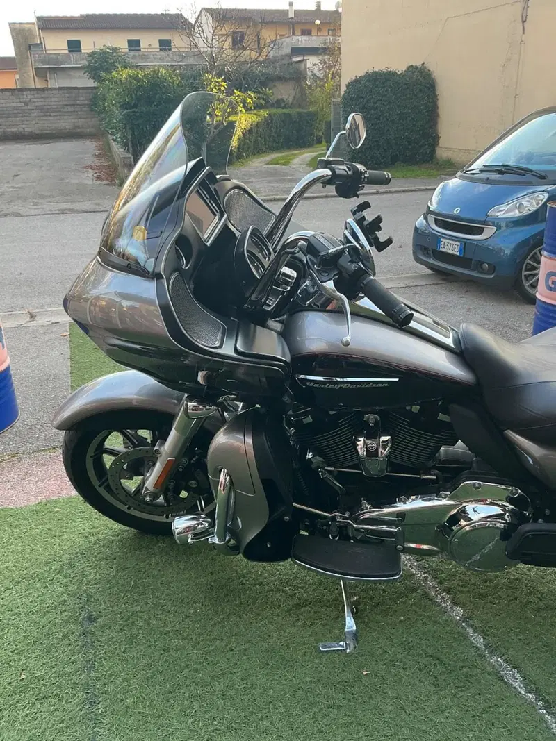 Harley-Davidson 107 Road Glide Ultra (2017 - 18) - FLTRU (14)
