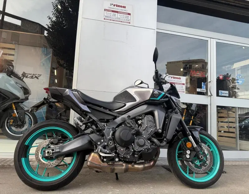 Yamaha MT-09 Y-AMT (2024 - 26) (4)