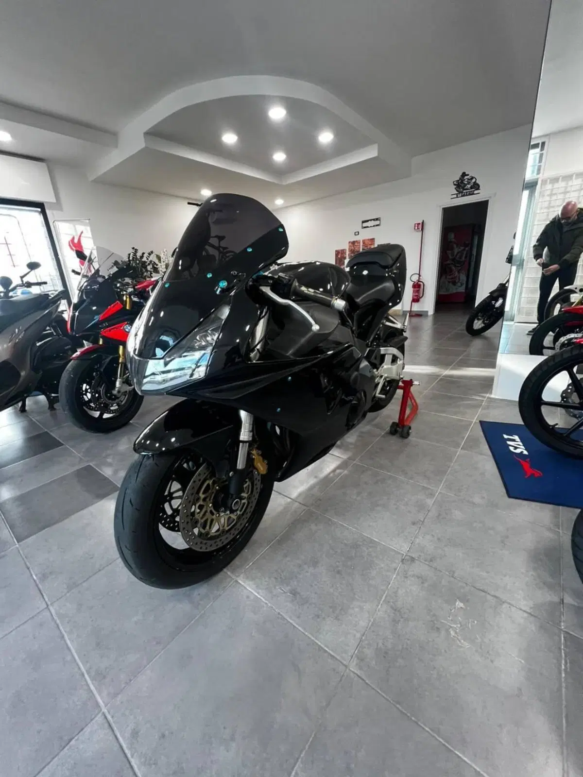 Honda CBR 900 RR Fireblade (2002 - 04) (3)