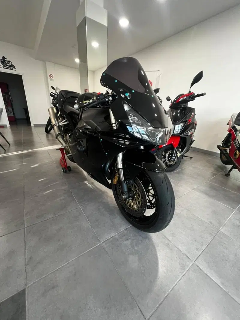 Honda CBR 900 RR Fireblade (2002 - 04)