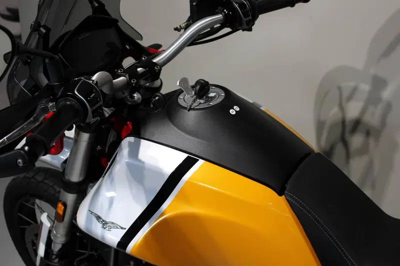 Moto Guzzi V85 TT (2021 - 23) (5)