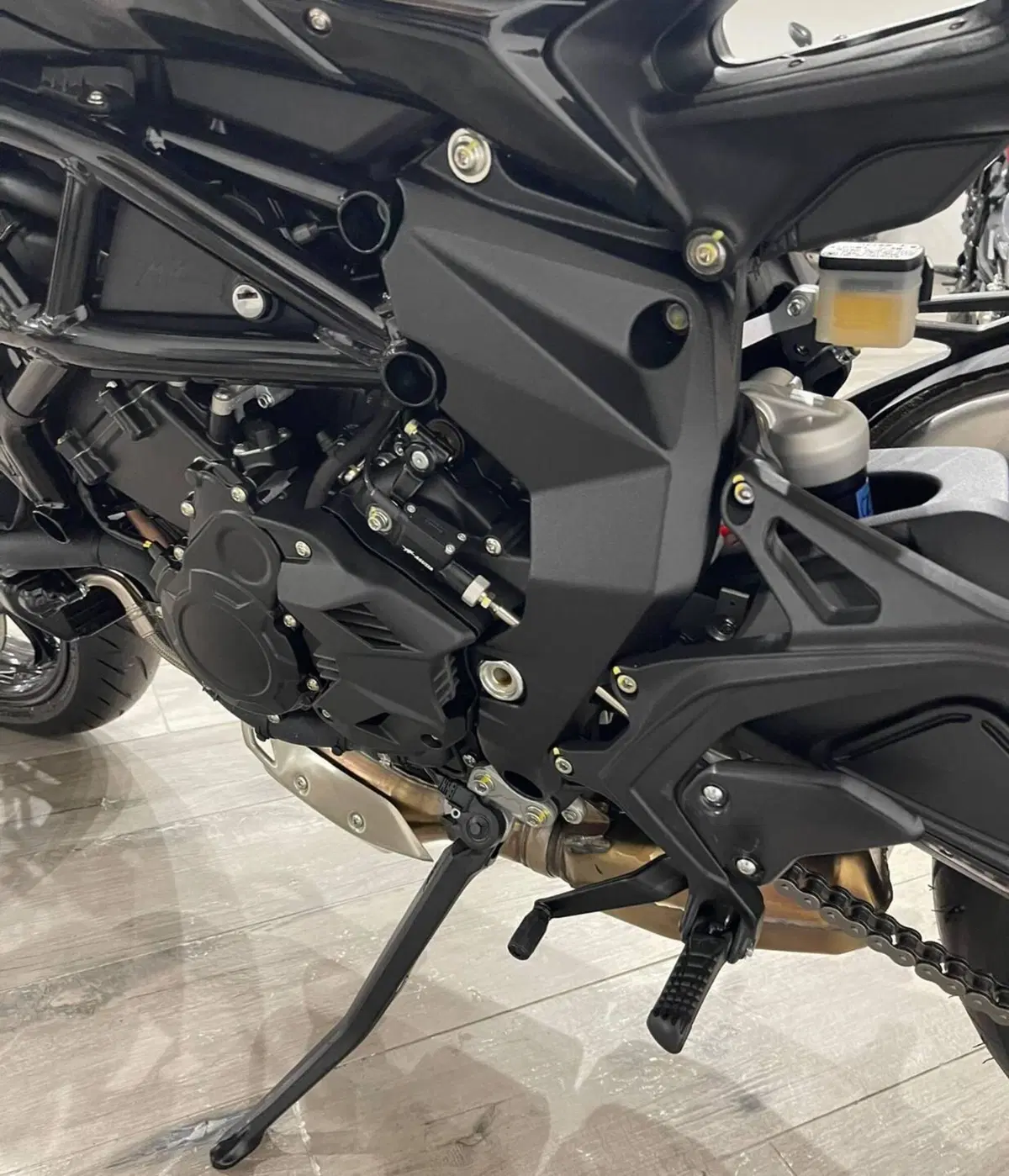 MV Agusta Brutale 800 R (2023 - 25) (12)