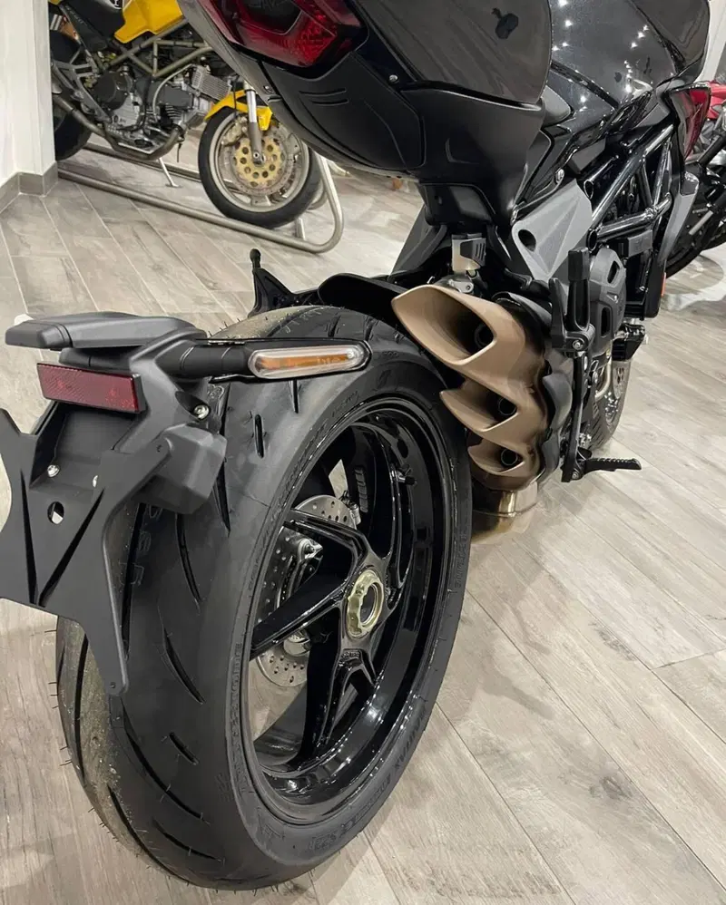 MV Agusta Brutale 800 R (2023 - 25) (15)