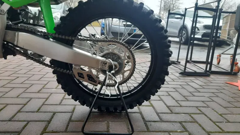 Kawasaki KX 250 (2025) (6)