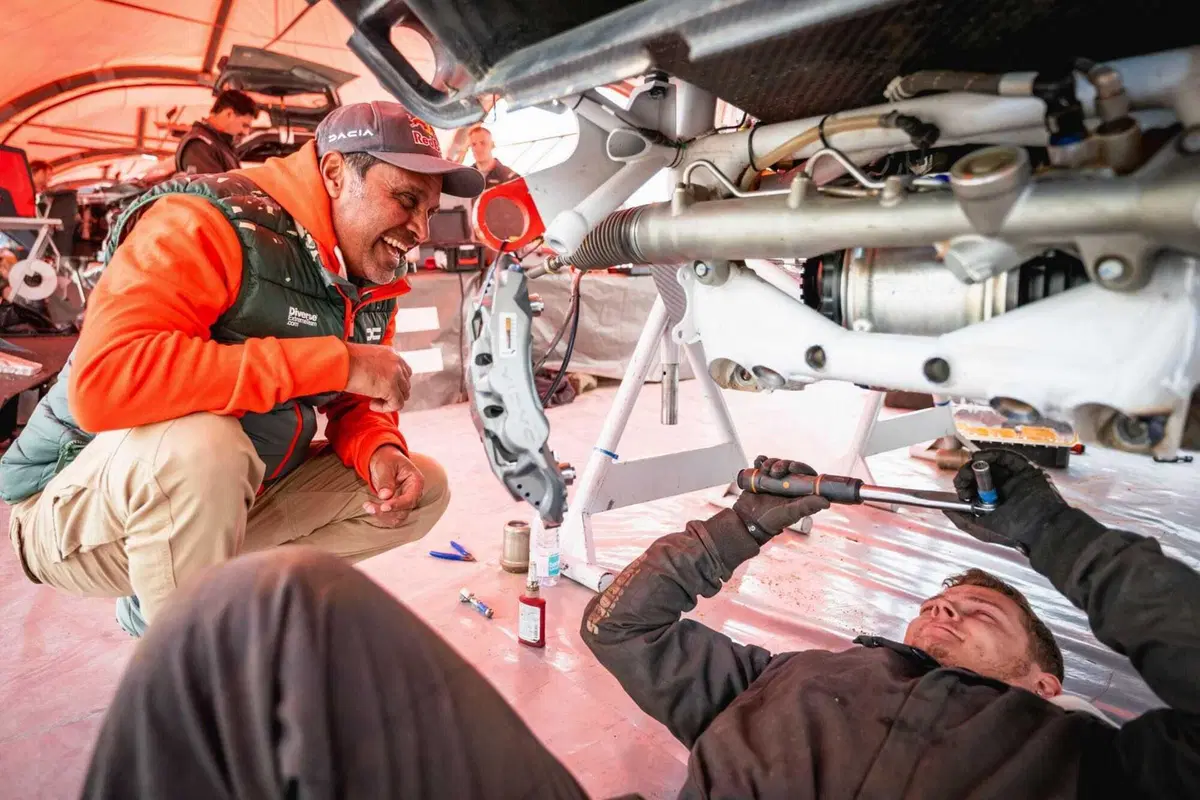 Dakar 2026. Finale. MICIDIALE COLPO DI SCENA! E i vincitori sono... Luciano Benavides, KTM, e Al Attiyah, Dacia (9)